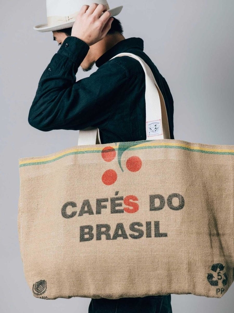 コーヒー豆を入れる麻袋から作られたかばん（中島彌生さん提供）