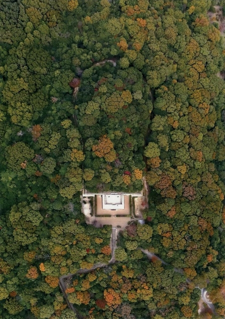 プロ写真家の藤原一徳さんの作品「后の眠るところ」