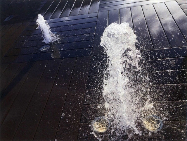 初等部の児童が撮影した作品「みず」