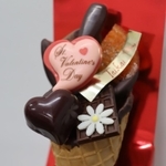 小学生がデザインを考案したスイーツ＝川西市栄町、川西阪急