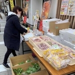 伊丹市で行われた野菜やスイーツの販売会の様子（藤江明美さん提供）
