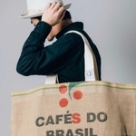 コーヒー豆を入れる麻袋から作られたかばん（中島彌生さん提供）