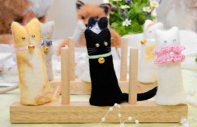 フェルトで制作された愛らしい動物の指人形