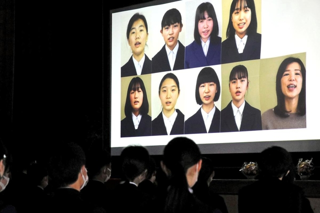 １人ずつ歌う場面を合わせてできたリモート合唱の動画＝西宮市神原、大社中学校