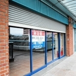 「ＴＳＵＴＡＹＡ立花店」があった空き店舗＝尼崎市七松町１