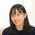 インタビューに応じる柏原雅さん＝西宮市上甲東園２、県立西宮高校