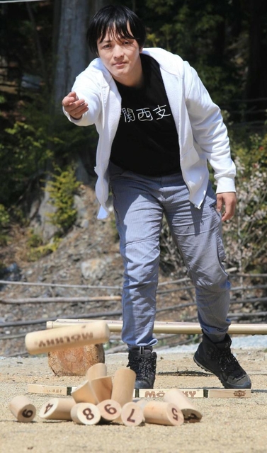 真剣なまなざしで練習する中さん＝川西市満願寺町