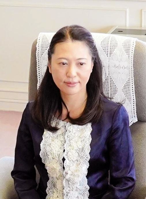 「新しい宝塚をつくる」と表情を引き締める山崎市長＝１９日午前、宝塚市役所（撮影・大田将之）