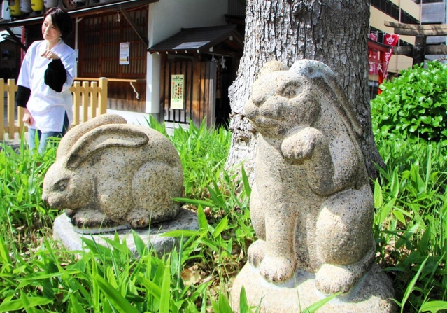 尼崎えびす神社の「招きウサギ」