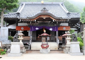 本堂。中には如意輪観音像のほか、弘法大師像、不動明王像、聖観音立像と計４体の国指定重要文化財がある＝西宮市甲山町