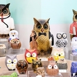 世界中の鳥の貯金箱が並ぶ＝尼崎市西本町北通３、尼崎信用金庫世界の貯金箱博物館