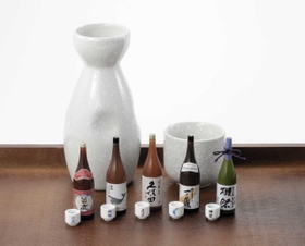 「日本の銘酒　ＳＡＫＥ　ＣＯＬＬＥＣＴＩＯＮ」の５銘柄（バンダイ提供）