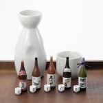 「日本の銘酒　ＳＡＫＥ　ＣＯＬＬＥＣＴＩＯＮ」の５銘柄（バンダイ提供）