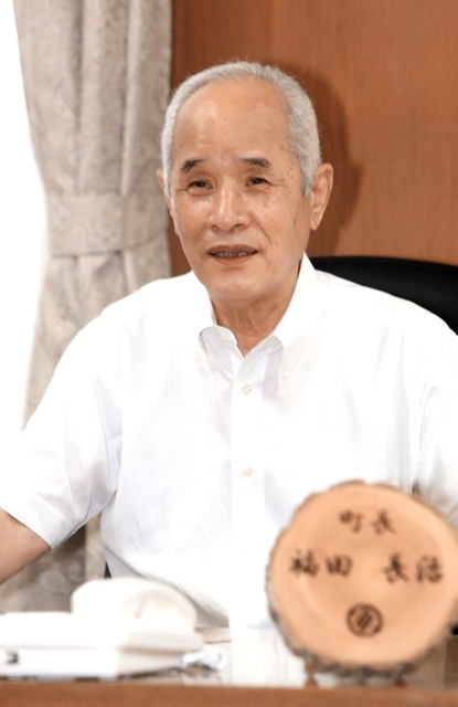 ３期１２年を振り返る福田長治町長＝猪名川町役場
