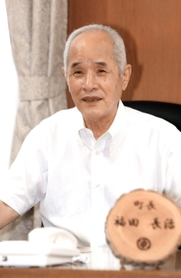 ３期１２年を振り返る福田長治町長＝猪名川町役場