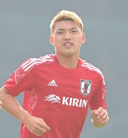 堂安律選手