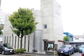 割烹料理店だった建物を改装して開いた道心寺＝尼崎市西長洲町２