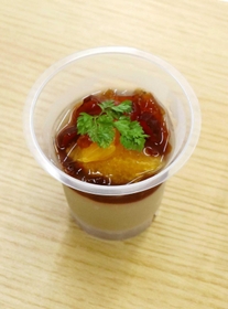 完成した「豆蜂（トーファン）」の紅茶味。名前は学生が考えた造語という