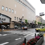 コロナ禍ながら変動率が県内２位だったＪＲ芦屋駅前＝芦屋市船戸町