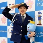西宮署から「西宮交通安全大使」に任命されたフィギュアスケート紀平梨花選手＝西宮市役所
