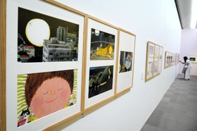 コンクールで入選した、国内外の作家の絵本原画が並ぶ＝西宮市大谷記念美術館