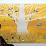 特別展示の壁画には、一般市民も参加して手掛けた鳥のコラージュが飾られた＝西宮市大谷記念美術館