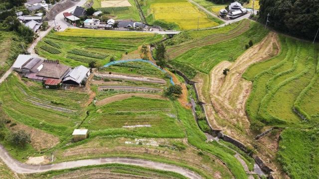 水田以外の利用が目立つ棚田＝猪名川町柏原
