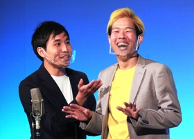 「漫才・コントなどの部」で大賞に輝いた「オノマトペ」のあるとさん（左）と山元まおさん＝アルカイックホール・ミニ