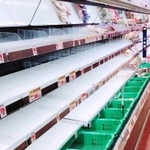 台風の影響で、スーパーの食品売り場も軒並み売り切れの事態となった＝２０１８年９月５日、伊丹市内
