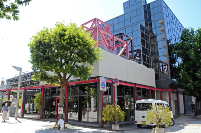 公共の演劇ホールとして全国に知られるアイホール＝伊丹市伊丹２