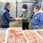 尼崎水産物卸協同組合が始めた子ども食堂への水産物の無償提供＝尼崎市潮江４、尼崎市公設地方卸売市場