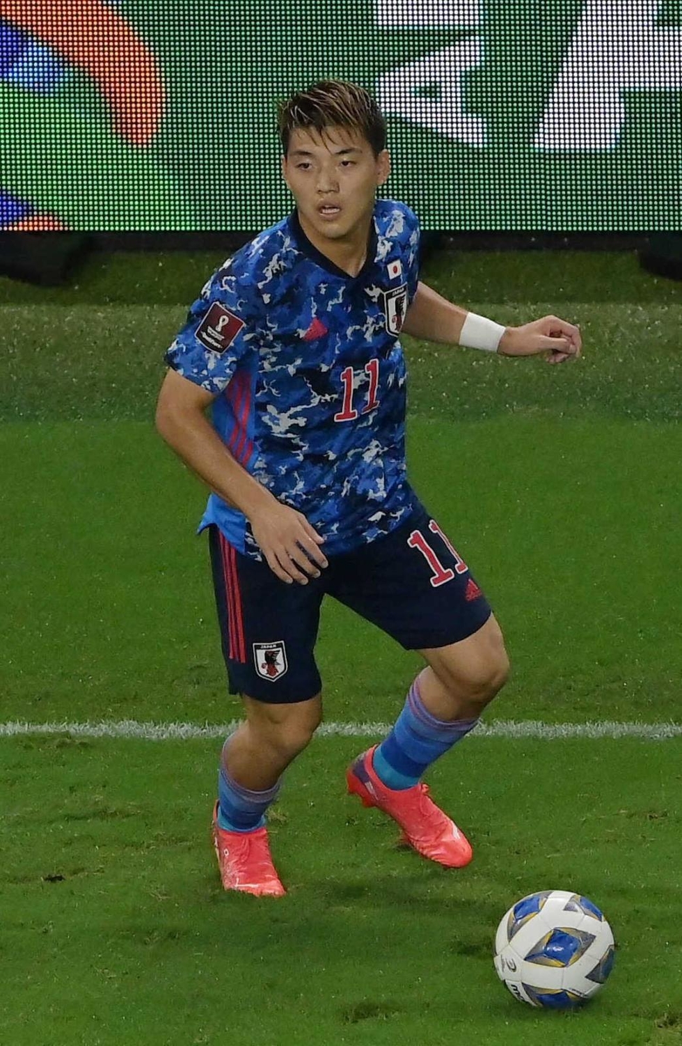 サッカー堂安選手 子どもたちの笑顔にお返ししたい 地元の児童養護施設へバスケゴールや机など贈る 阪神 神戸新聞next