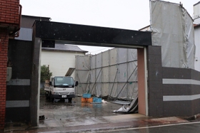 近く解体工事が始まる真鍋組の事務所＝７日午前、尼崎市戸ノ内町３