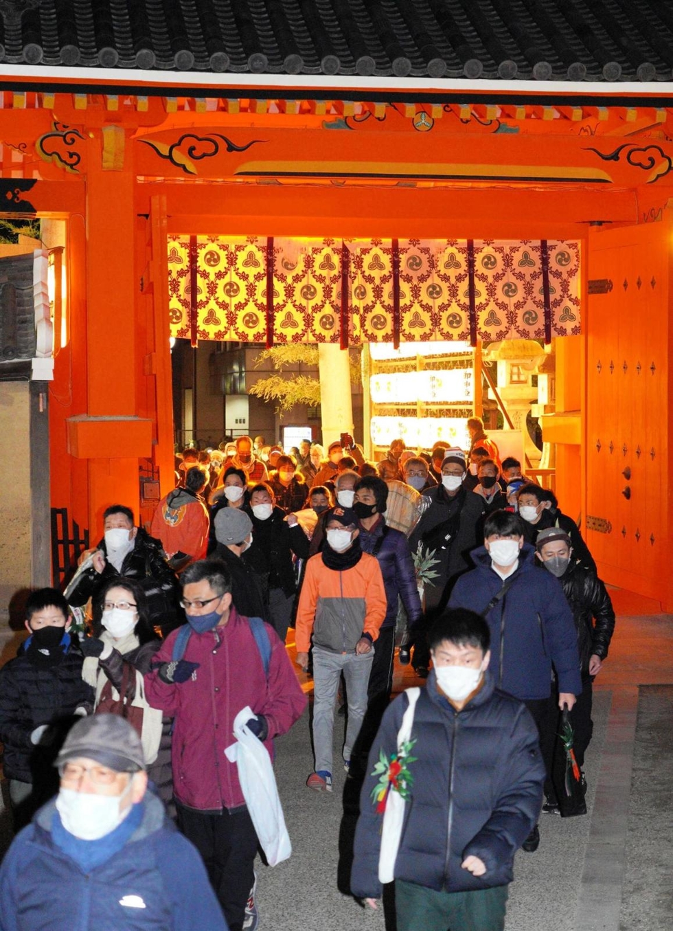 西宮神社の福男選び 難コース を歩いて実感 開門神事ルポ 阪神 神戸新聞next 西宮神社の福男選び 難コース を歩いて実感 開門神事ルポ 阪神 神戸新聞next