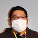 災害に備える大切さを生徒たちに呼び掛ける柴田大輔さん＝仁川学院高校