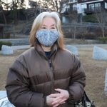 「子どもたちは健康に生きてほしい」と話す浜田優子さん＝西宮市奥畑、西宮震災記念碑公園（撮影・長嶺麻子）