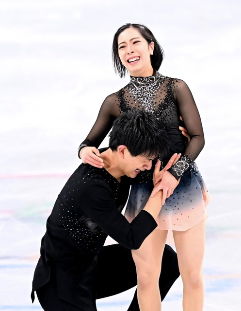 ペアフリーを終えて歓喜の表情を見せる三浦璃来、木原龍一組＝首都体育館（撮影・堀内翔）