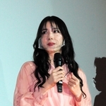 舞台あいさつに臨む主演の松田るかさん＝神戸市中央区、ＯＳシネマズミント神戸