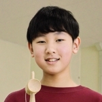 全日本少年少女けん玉道選手権大会で優勝した山本蒼大君＝伊丹市昆陽池２、市立愛アイセンター