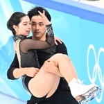 息の合った演技を見せる三浦璃来、木原龍一＝中国・北京（撮影・堀内翔）