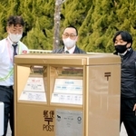 山田哲人選手の功績をたたえて設置されたゴールドポスト＝宝塚市すみれガ丘２