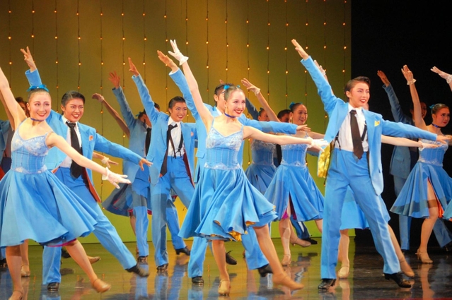 華麗なステップを披露したダンス＝宝塚バウホール