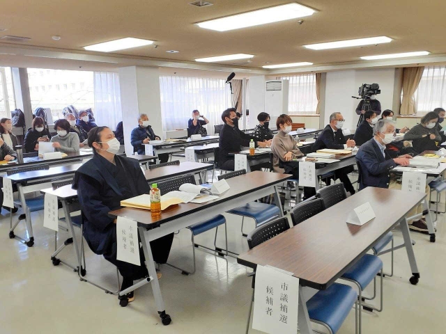 西宮市長選に２陣営、市議補選に７陣営が出席した立候補予定者説明会＝西宮市民会館（撮影・西尾和高）