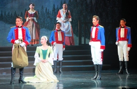 演劇では堂々とした演技を見せた＝宝塚バウホール