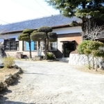 昔ながらの趣を感じさせる黒川小学校の正門＝川西市黒川