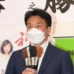 敗戦の弁を述べる増山誠氏＝西宮市甲子園二番町（撮影・秋山亮太）