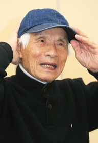 太平洋無寄港横断への意気込みを語る海洋冒険家の堀江謙一さん＝２月、新西宮ヨットハーバー（撮影・斎藤雅志）