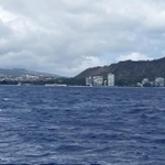 ハワイ・オアフ島沖を通過するサントリーマーメイド３号（©Ｋｅｎｉｃｈｉ　Ｈｏｒｉｅ）