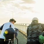 ママチャリで日本一周を目指す若者（尼崎市ブランドブックより）