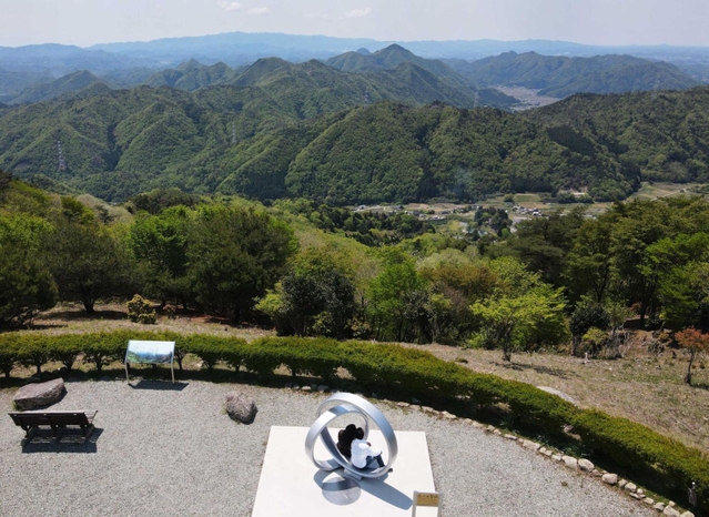 絶景が広がり、恋人たちの大切な時間を演出する＝猪名川町柏原